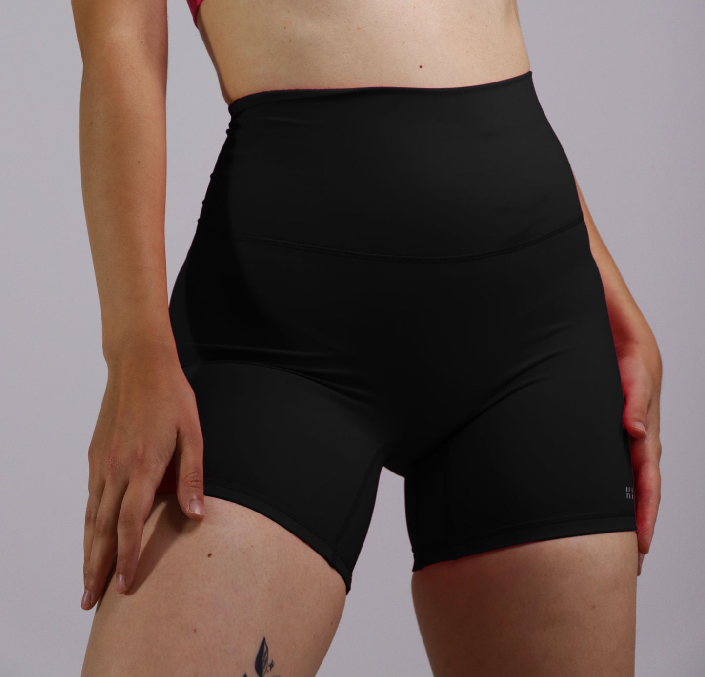 KIGE V contour high waist shorts