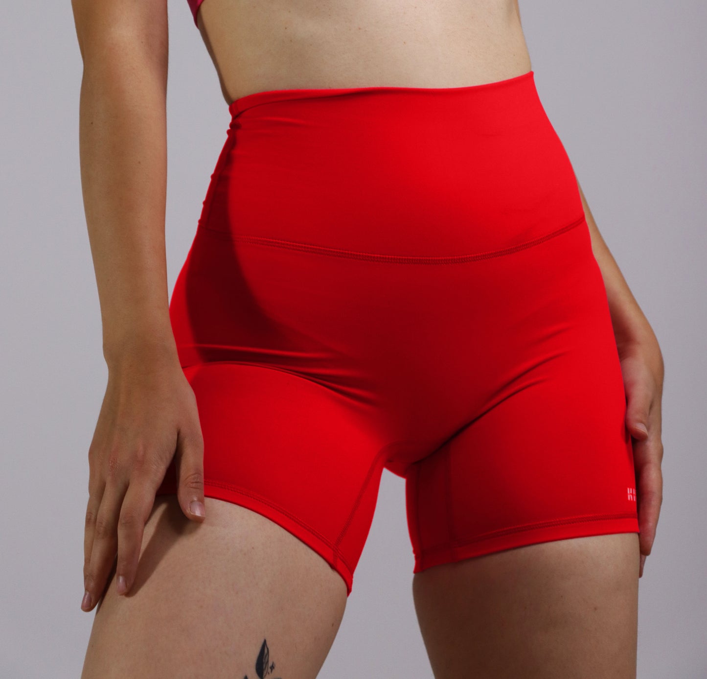 KIGE V contour high waist shorts